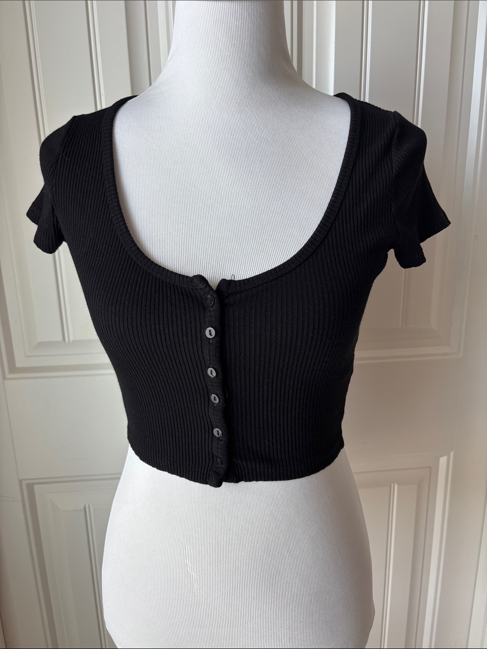 H&M Black Ribbed Scoop-Neck Button Front Crop Top